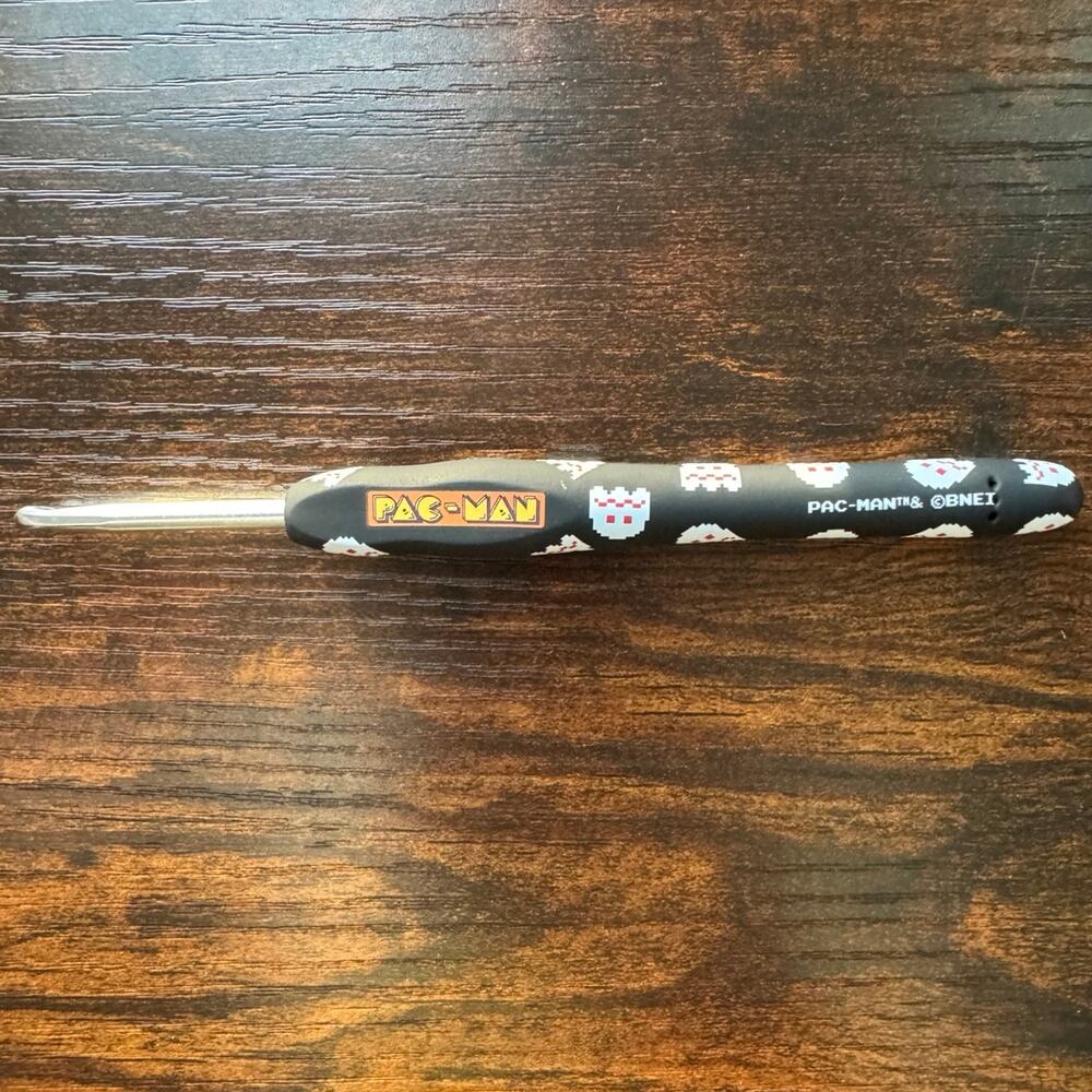 *Never Used* Woobles Pac-Man™ TURN-TO-WHITE Ghost Collectible 4mm Crochet Hook